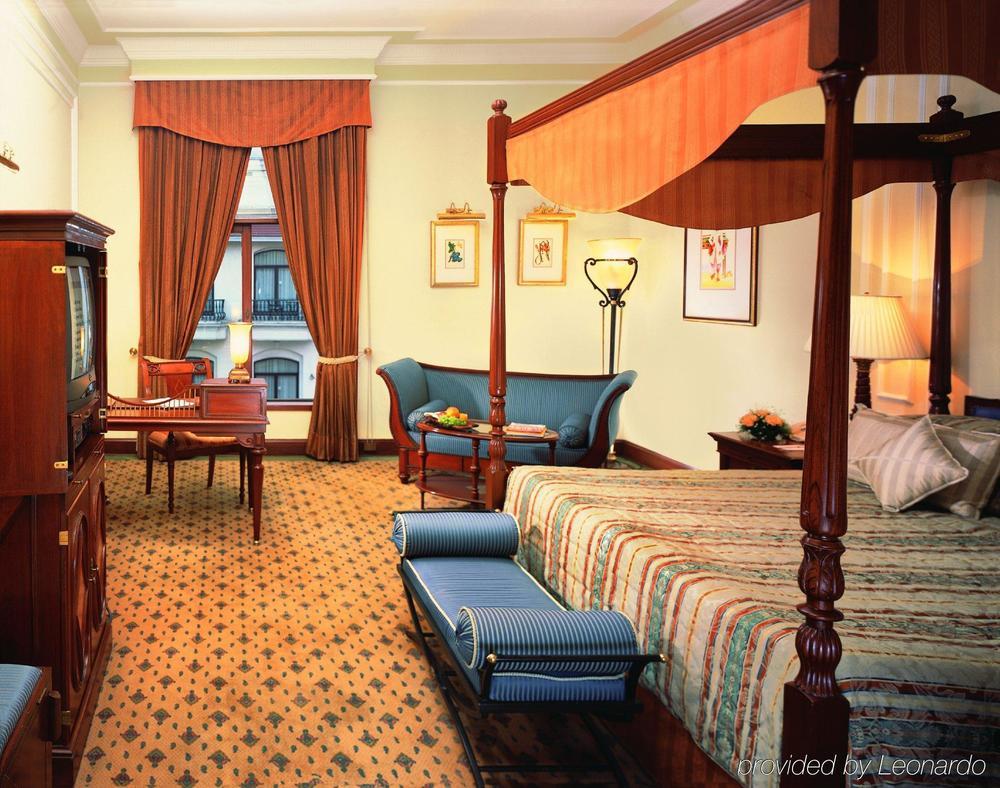 The Oberoi Grand Hotel 5*